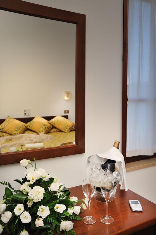 Hotel Bel Sit เซนีกัลเลีย ภายนอก รูปภาพ