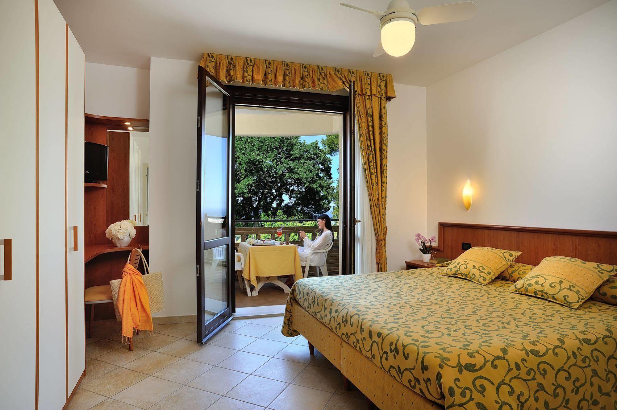 Hotel Bel Sit เซนีกัลเลีย ภายนอก รูปภาพ